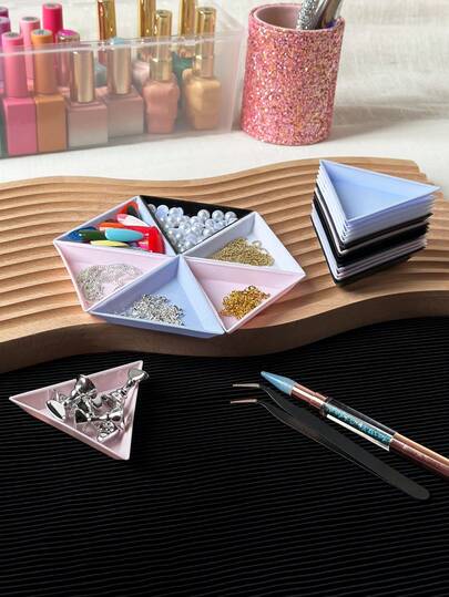 5件套美甲饰品托盘，美甲师水钻和点钻美甲用品收纳盒，三角形彩色塑料美甲配件整理盒