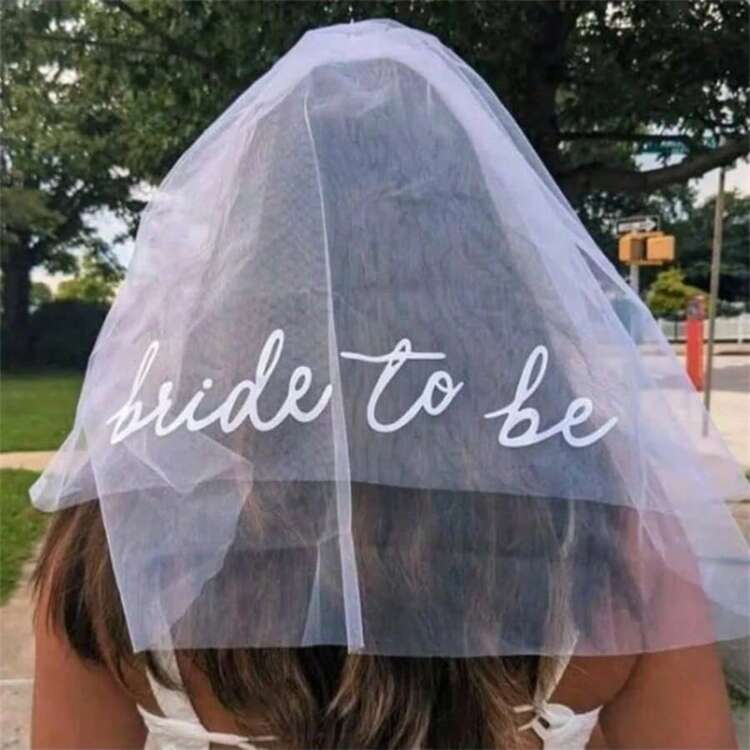 Fetti Bachelorette Bride To Be Embroidered Veil | BachParty Accessory, Bride To Be Headband Decorations, White Headpiece Bridal Shower Gift, Engagement Supplies, Wedding, Bridesmaid Favors - 預設 - 查看 2