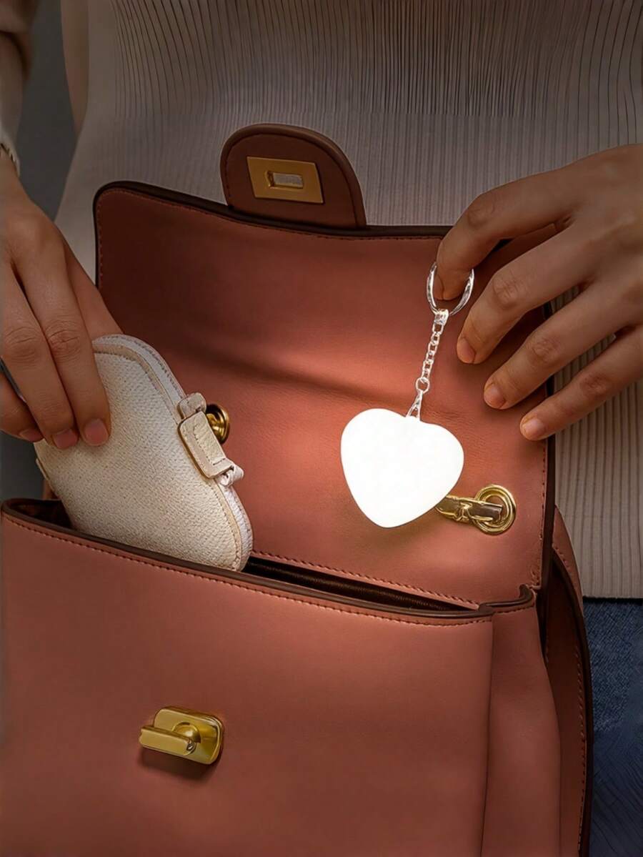 USB充电迷你心形触摸感应夜灯 - 自动感应包包灯，柔和灯光，护眼照明，便携式旅行钥匙扣挂件，浪漫珍贵的情人节礼物，适合居家、办公或旅行，现代设计，USB充电，电池供电，心形灯，办公照明，简约设计，耐用塑料