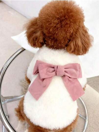 柔软保暖的仿毛皮宠物狗猫背心外套，舒适休闲，适合贵宾犬、吉娃娃、约克夏梗、斗牛犬等小型犬，秋冬季穿着。