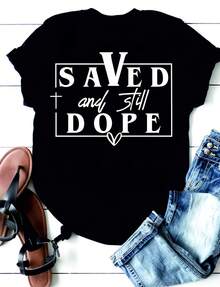 Saved And Still Dope  , Cistian , Created With A Purpose , Saved , Religious , Faith , Bible Verse , 220g Heavyweight 100% Cotton T-Shirt. Butterfly Print. Unisex Sizing. Round Neck Inspirational T-Shirt. Cute And Beautiful Y2K-Inspired Summer Top, Perfect For The Outdoors, Home, Work, Or Street Wear. Casual, Loose-Fitting Everyday T-Shirt. - 黑色 - 查看 1
