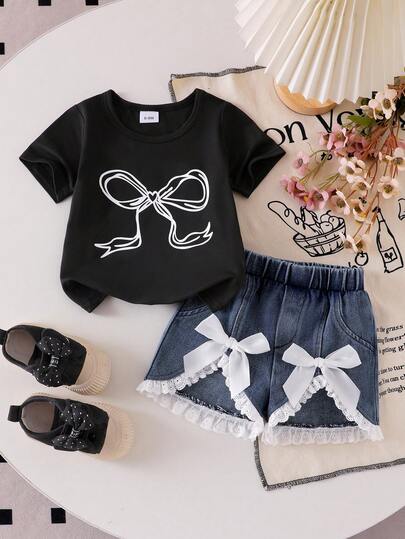女婴夏季时尚休闲两件套：蝴蝶结字母印花圆领黑色短袖T恤上衣和蕾丝荷叶边不规则牛仔短裤