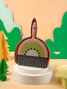 Bộ chổi và hốt rác mini để bàn (1 chổi + 1 hốt rác), thích hợp để vệ sinh nhà bếp, phòng tắm, nhà cửa, các khe hở quanh máy tính để bàn. Bộ chổi và hốt rác đa năng cán nhựa, thích hợp cho bàn làm việc, bàn phím và các khe hẹp, không để lại dấu vết, dễ sử dụng. - Nhiều màu - Xem 17