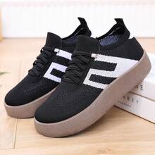 2026 New Women's Breathable Mesh Running Shoes - Lightweight Casual Sports Shoes. With Stable Support, Soft Rubber Sole And Solid Color Design, They Are Suitable For Walking, Jogging And Daily Wear. They Are Fashionable And Comfortable Shoes. - Black - View 1