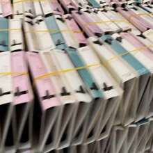 2毫升 10包 随机卡片香水 男女通用 果香花香调 便携淡香水 免费、优雅、精致、迷人、愉悦的香水 方便携带、旅行、日常妆容香水 - 花卉印花 - 查看 7