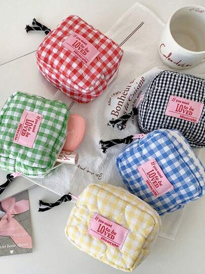1Pc Gingham Printing Heart-Shaped Quilting Girls Mini Makeup Bag,Cute Lipstick Bag Coin Purse Coin Bag,Portable Mini Cosmetic Bag Menstrual Bag Girls Travel Make Up Bag,Multi-Functional Storage Bag For Lipstick, Sanitary Napkin, Coins, Keys,Hair Clips ,Scrunchie Etc, Lovely Wash Bag For Travel Organizer Cosmetic Bag For Travel, Mother's Day Gift,Birthday Gift,New Year Gift,Essential Items For Travel And Daily Life