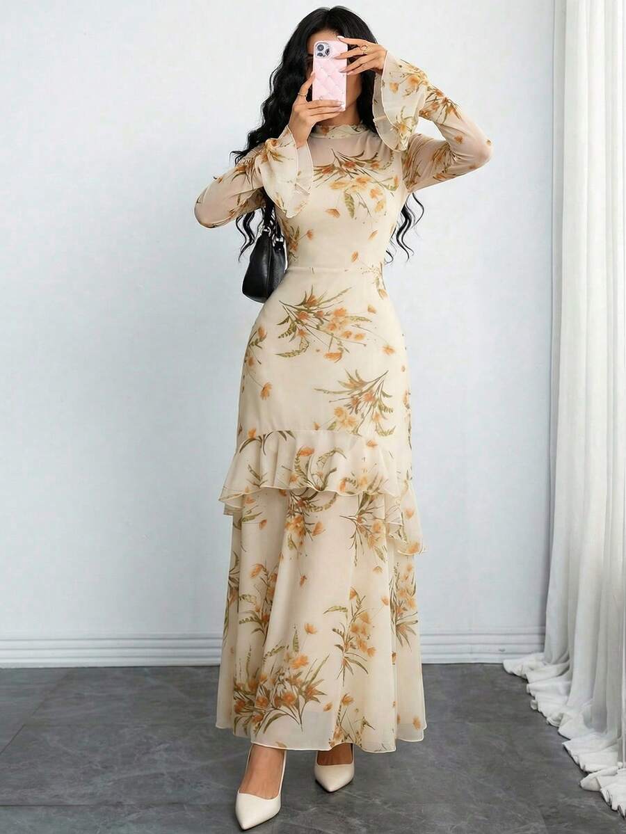 Vuslat 女士米色印花雪纺长连衣裙,立领长喇叭袖,层叠荷叶边下摆,优雅适合派对、鸡尾酒会、情人节、街头、约会等场合。 - 杏色 - 查看 1