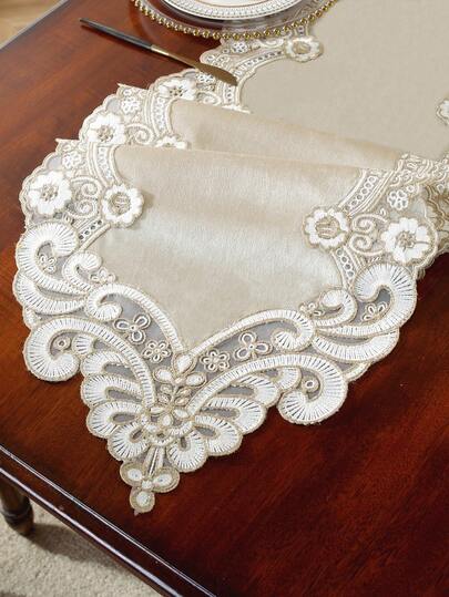 1条100%涤纶蕾丝桌旗，优雅艺术清新，适合作为礼物或室内装饰，适用于客厅、卧室、露台、花园、野餐、别墅、家庭聚会、节日、派对和婚礼装饰。耐热杯垫和餐垫，适用于新年、节日、婚礼和派对家居装饰。