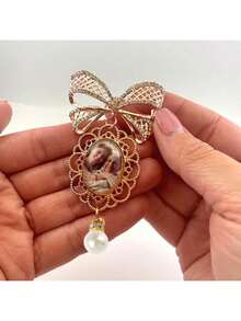 Photo Bouquet Memorial, Lace Charm & Pearl Accent Butterfly Brooch With Your Photo To Commemorate Loved Ones, Gift For Bride - Multicolor - View 7