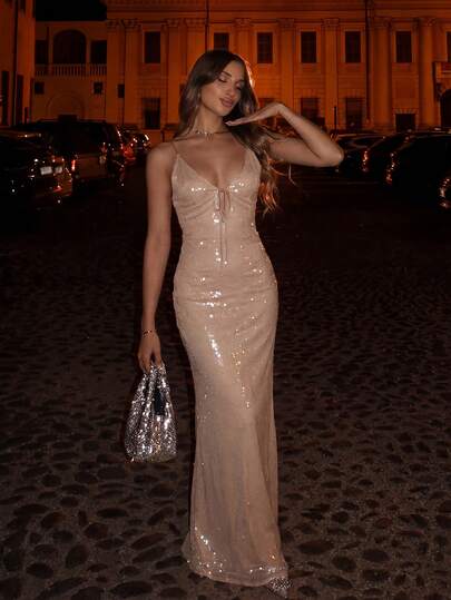 纯色亮片吊带露背高腰鱼尾晚礼服，适合派对、正式晚宴和时装秀。