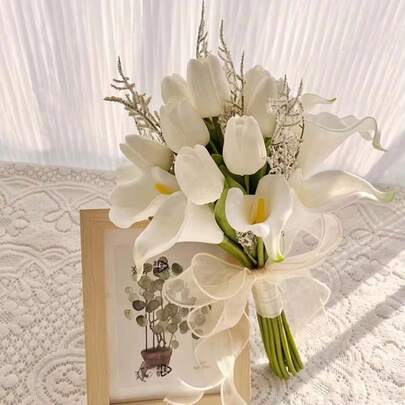 Ramo de flores artificiales de tulipán blanco y lirio de Cala, ramo de dama de honor para boda, ceremonia de boda, aniversario, decoración del hogar de primavera, accesorios de fotografía, centro de mesa, decoración de mesa de fiesta, decoración navideña, regalo de Pascua, cumpleaños, graduación