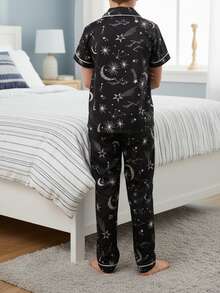 Bộ đồ ngủ 2 món cho bé trai, áo sơ mi ngắn tay cài cúc phía trước và quần in hình sao và trăng, đồ ngủ mặc nhà, bộ đồ ngủ chòm sao cho bé trai. - màu đen - Xem 3