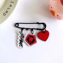 Ghim cài áo acrylic KPop Dem0n Hvnters SAJAB0YS KATSEYE, phụ kiện ghim cài áo acrylic, hàng hóa ủng hộ Kpop. Phụ kiện ghim cài này có thể được cất giữ trong ví đựng thẻ, ví tiền, ba lô và các loại túi khác, và cũng có thể được sử dụng như một vật trang trí hoặc vật trang trí bàn làm việc đẹp mắt. Nó cũng có thể được dùng làm quà tặng cho bạn bè và gia đình. - Nhiều màu - Xem 14