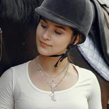 Juego de 2 Collares Apilables con Dije de Estrella y Diamantes de Imitación Brillantes Cadena Gruesa para Mujer - Borlas plateadas, sombrero blanco - Ver 1