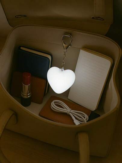 USB充电迷你心形触摸感应夜灯 - 自动感应包包灯，柔和灯光，护眼照明，便携式旅行钥匙扣挂件，浪漫珍贵的情人节礼物，适合居家、办公或旅行，现代设计，USB充电，电池供电，心形灯，办公照明，简约设计，耐用塑料