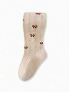 两件装儿童打底裤，采用薄针织面料，适合春秋季穿着，杏色和白色可选，饰有蝴蝶提花图案，可作外衣穿着，不易起球，透气舒适，多功能实用。 - 彩色 - 查看 3