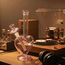 This 9-Inch Glass Water Pipe Features A Lovely Heart-Shaped Design And Comes With A Matching Heart Bowl. Made Of Premium Glass, It Boasts A Romantic Aesthetic And Serves As A Charming Decorative Piece For Glassware Collections. - mặc định - Xem 3