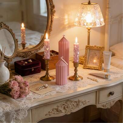 A Set Of Pink Vertical Striped Pointed Cylindrical Scented Candles: These Vertically Striped Decorative Candles Are Perfect For Creating A Festive Atmosphere During The Spring Festival, Adding A Romantic Touch To Living Room Decor And Enhancing The Presentation Of The Inn During The New Year Period.