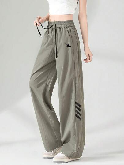 2026 Nuovi arrivi JUTU Primavera/Estate Pantaloni sportivi casual stile americano a vestibilità ampia, a righe grigio cemento e nero, ad asciugatura rapida, con stampa