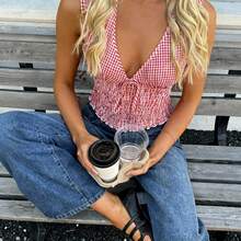 VIVINA 女士夏季休闲百搭深褶皱格纹系带荷叶边下摆吊带背心，适合周末外出和度假穿着 - 紅色 - 查看 4