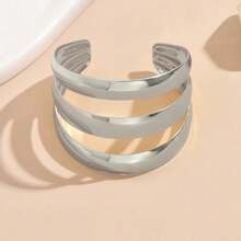 Pulseira feminina brilhante, com abertura ampla e design exclusivo, em várias camadas. Uma joia moderna e criativa para o Ins."Pulseira Dourada com Três Faixas – Design Escultural e Estilo Europeu Moderno" - Grandes 3 círculos - Visão 5