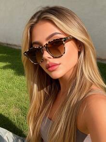 1副女士几何全框个性化精致百搭时尚眼镜，适合节日礼物、购物、俱乐部活动、家庭出游、约会之夜等场合，时尚配饰，适合所有脸型 - 彩色 - 查看 4