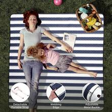 Manta de picnic para exteriores, extragrande, 80 x 80 pulgadas, impermeable, plegable, portátil, con correa de transporte, para tapete de playa - Azul y blanco - Ver 7