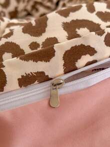 4pcs Soft Bedding Set, 100% Microfiber, Bow Leopard Print Duvet Cover Set (1 Duvet Cover + 1 Flat Sheet + 2 Pillowcases, No Filler), Wild & Open, Fashionable & Unique, Suitable For Single, Double, Queen, King Beds, All Seasons, Valentine's Day Gift - Pink Brown - View 6