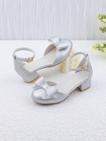 女童银色简约透气轻便夏季凉鞋，优雅高跟闭趾礼服鞋，适合正式场合、派对、婚礼、演出等，适合幼儿、小女孩和大女孩。