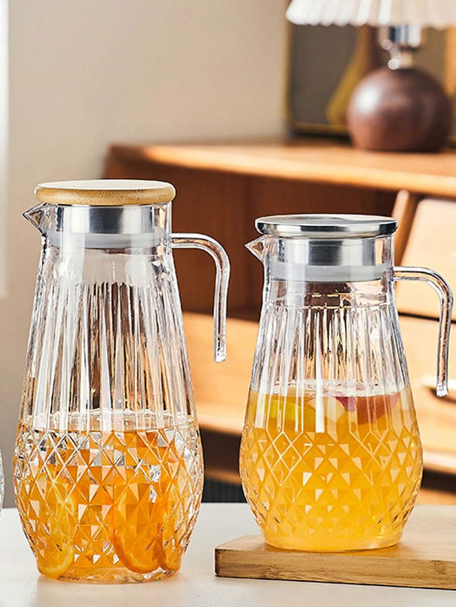 1个现代风格耐热防摔大容量茶壶，带盖和把手，适用于家庭厨房、餐厅，可用于盛装果汁、茶、牛奶和其他饮料。