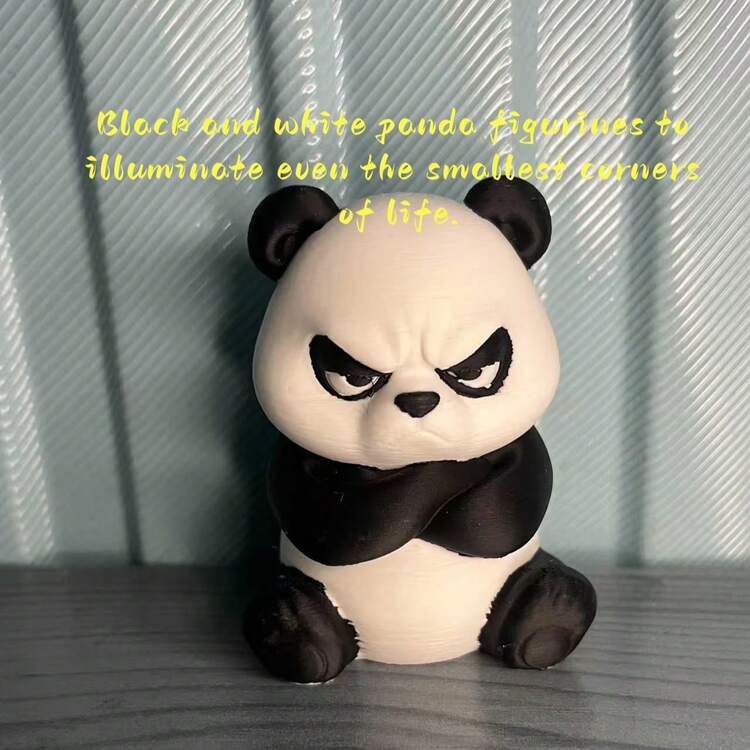 两只活泼的大熊猫，怀抱竹制珍宝，组成了一幅无比温馨的“熊猫群像”。它们标志性的黑白配色和生动的表情完美地展现了国宝的魅力。 - 彩色 - 查看 6