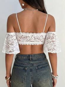 白色玫瑰蕾丝露肩短款上衣，细肩带设计，露背，荷叶边装饰，优雅休闲风格，适合夏季外出、海滩度假、派对之夜、简约日常穿着，波西米亚风情。 - 白色 - 查看 7