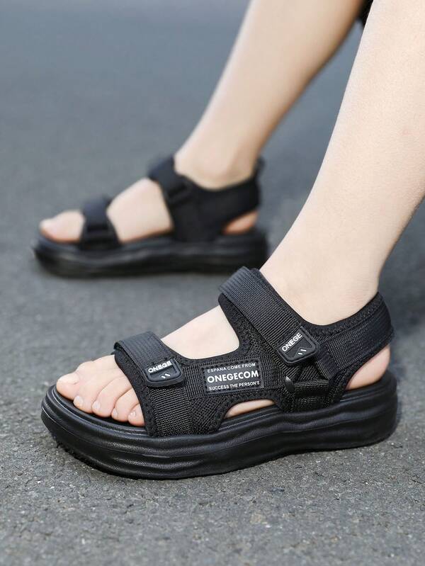 1 par de sandalias casuales de verano ligeras y de suela blanda para niños, zapatos de playa de moda y versátiles, color aleatorio