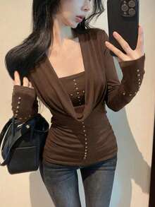 Bộ 2 chiếc áo croptop dài tay cổ thấp dáng ôm sát đính đinh tán phong cách Mỹ gợi cảm, thích hợp cho mùa xuân. - Màu cà phê - Xem 4