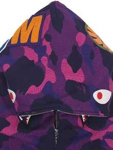 Sudadera con Capucha Unisex Estilo Streetwear | Estampado Camuflaje Detallado con Bordado de Tiburón | Cremallera Completa, Tejido Suave y Cálido | Buzo Ideal para Looks de Pareja, Moda Casual y Uso Diario - Morado - Ver 4