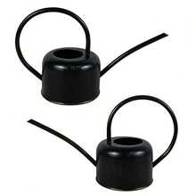 Bình tưới cây bằng sắt đen mờ, bình tưới có vòi dài dùng cho cây mọng nước và cây trồng trong nhà, bình hoa trang trí để bàn. Tưới tiêu làm vườn: Thích hợp để tưới hoa pansy, cây mọng nước, thảo mộc và các loại cây trồng trong nhà khác, vòi dài giúp tưới nước chính xác vào đất, giảm thiểu nước bắn tung tóe. Phụ kiện trang trí: Có thể dùng làm bình cắm hoa khô, hoặc đặt trên bàn làm việc, bệ cửa sổ để trang trí, phù hợp với phong cách nhà Bắc Âu, công nghiệp và tối giản hiện đại. - Bình tưới cây bằng sắt màu đen mờ - Xem 7