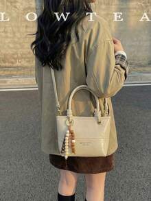 low tea 1个低茶色纯色PU皮手提包，女士复古时尚水桶包，顶部双提手设计，拉链封口，可拆卸可调节肩带，适合旅行、购物、约会、女士礼物，也适合通勤、户外活动、旅行、徒步等场合。 - 白色 - 查看 6