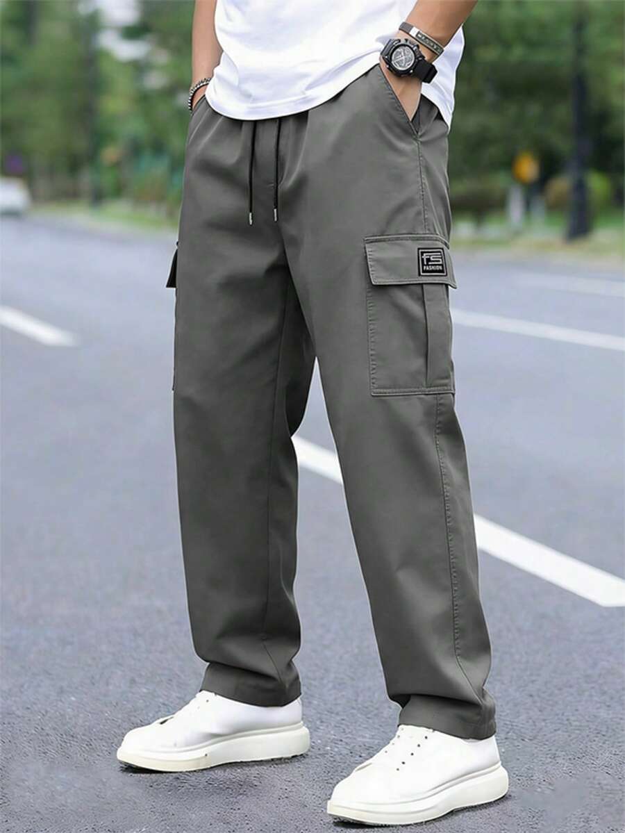 男士休闲工装裤，宽松直筒版型，垂感好，适合居家休闲和户外活动，也是情侣送礼佳品。采用100%涤纶面料，配有抽绳腰带，可调节松紧，多种颜色可选。 - 灰色 - 查看 1