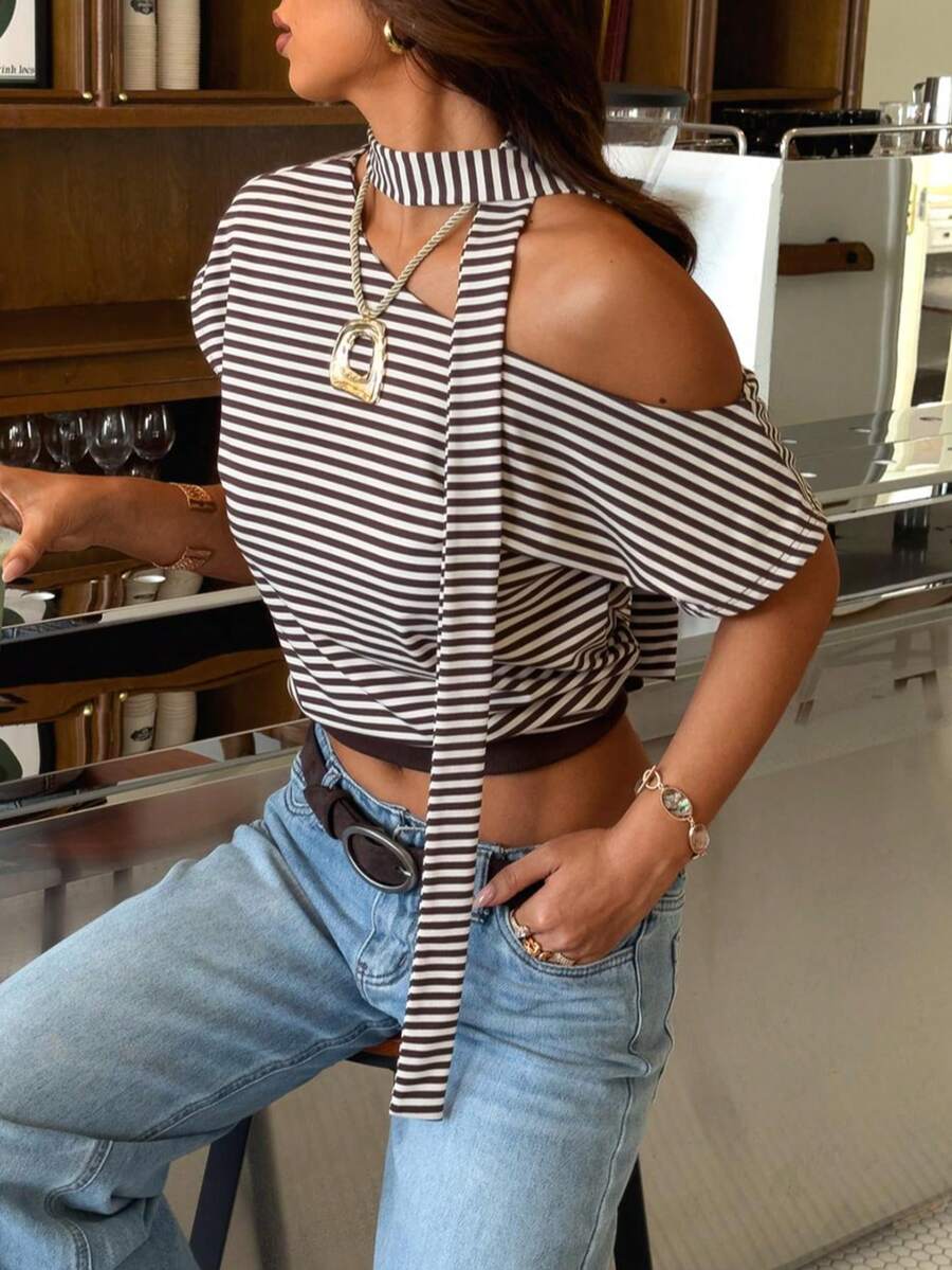 Camiseta corta de manga corta con diseño retro americano, estampado a rayas y volantes asimétricos, blusa de cintura ceñida de moda para mujer en verano - Marrón - Ver 1