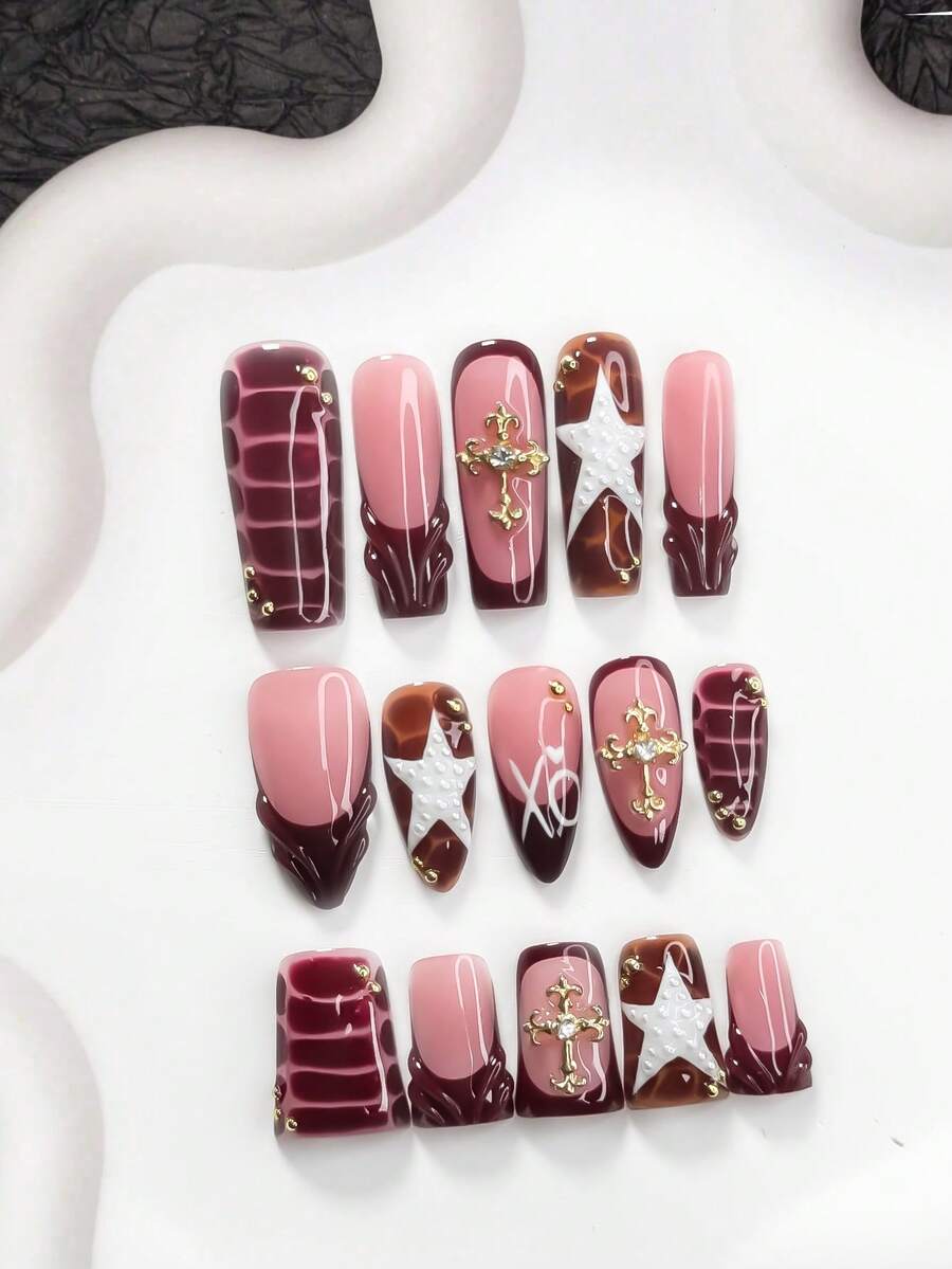 10件套奢华法式亚克力美甲套装，包含亚克力美甲贴纸、金色闪粉十字架装饰、手绘白色不对称雨滴和五角星图案、红色方形设计，尽显高贵气质，是送给女性和女孩的理想美甲礼物。套装包含美甲工具（1张果冻贴纸+1把指甲锉），三种尺寸可选：杏仁形、鸭嘴形、棺材形美甲。手工美甲贴片。 - 彩色 - 查看 1