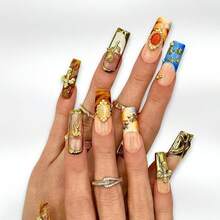 DiDaNail 10 PCS Handmade Square Press-On Nails | Amber Religious Palace Style With Amber & Nude Bases, Angel & Cross Embellishments - 摩卡棕 - 查看 3