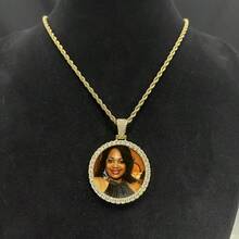 (Customized Product) Customized Small Circular Photo Frame For Boys, Customized Photo Pendant With Full Diamond  Copper Jewelry, Customized Unique Necklace - 彩色 - 查看 3