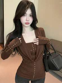 Bộ 2 chiếc áo croptop dài tay cổ thấp dáng ôm sát đính đinh tán phong cách Mỹ gợi cảm, thích hợp cho mùa xuân. - Màu cà phê - Xem 3