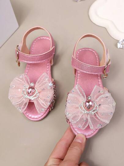 1双复古女童凉鞋，镂空蝴蝶结和水钻装饰，甜美风格，夏季新款防滑橡胶鞋底，露趾透气时尚，适合派对、度假等场合，透气露趾沙滩凉鞋，柔软防滑鞋底