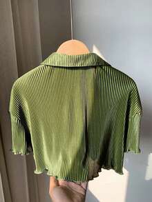 Áo croptop nữ màu xanh lá cây dáng trễ vai, có cổ, tay ngắn, chi tiết cúc cài, thích hợp cho mùa hè. - màu xanh lá - Xem 2