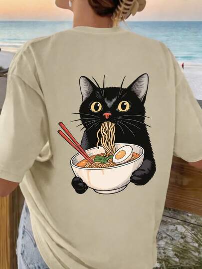 女士新款简约可爱图案休闲度假风宽松百搭圆领短袖T恤，适合日常度假穿着。猫咪吃拉面印花，夏季假日穿搭。适合情人节、开学季、教师节等节日穿着。字母印花短袖T恤，柔软宽松舒适，高端街头风休闲百搭短袖上衣