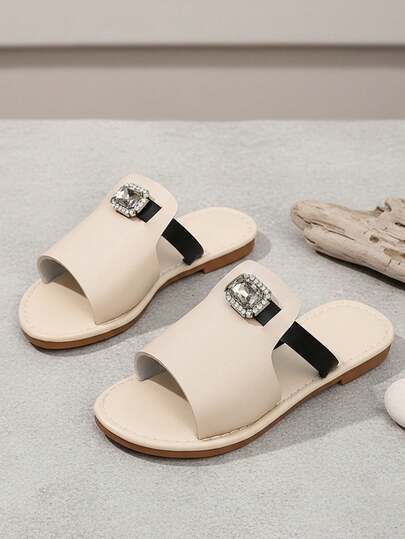 1 Pair Children's Slip-On House Slippers, Black & White Contrast Strap, Crystal Rhinestone Decor, Round Toe, Flat Non-Slip Sole, Casual Beach Sandals Suitable For 3-15 Years Old Boys & Girls, Spring/Summer 2026