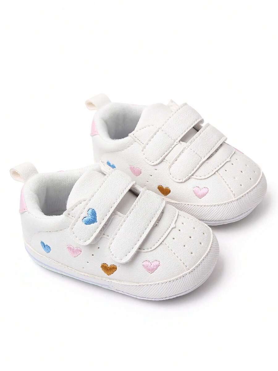1 Pair Cute Heart Design Anti-Slip Soft Flat Infant Shoes, Suitable For Indoor And Outdoor Toddler Walking - White - View 1