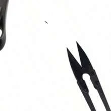 锯齿剪刀。是手工制作的理想之选，可用于在纸张、布料或皮革上剪出装饰性的锯齿边缘。锋利的锯齿刀片确保切口整齐且呈波浪状。舒适的手柄提供牢固的握持感，使其适合剪裁纸条，是DIY、剪贴簿制作、礼品包装、缝纫、剪刀、缝纫剪和DIY工具的理想之选。 - 黑色 - 查看 8