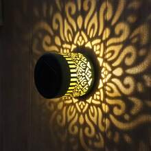 1个太阳能围栏灯,户外壁灯,镂空设计,LED太阳能灯,适用于花园、庭院、露台、楼梯照明,也可用于花园、草坪、露台、楼梯、生日派对装饰、庭院花园装饰、前门装饰、圣诞节和万圣节派对庭院装饰、斋月灯笼、斋月装饰 - TY-K223 - 查看 10